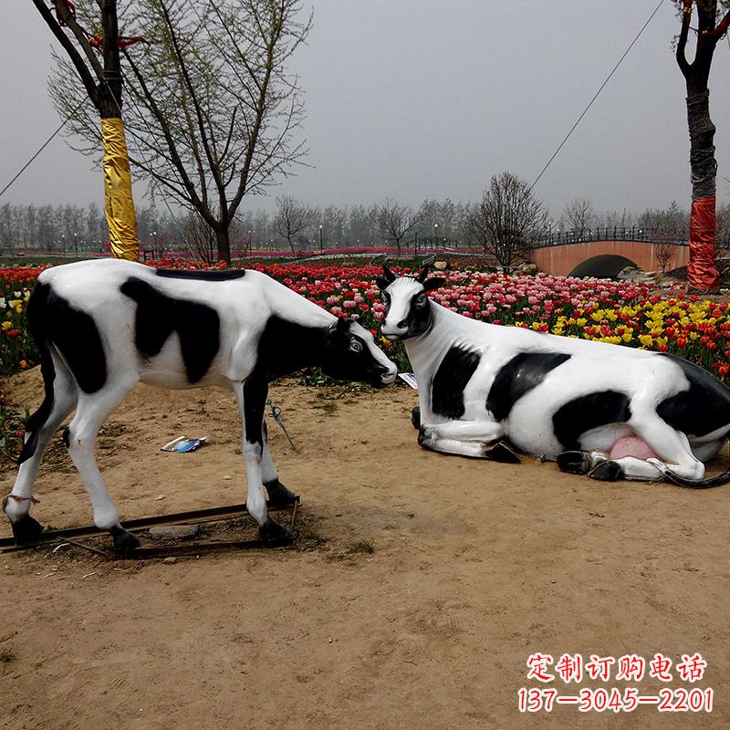 泉州室外仿真动物雕塑-奶牛,为您打造精美细腻的艺术品
