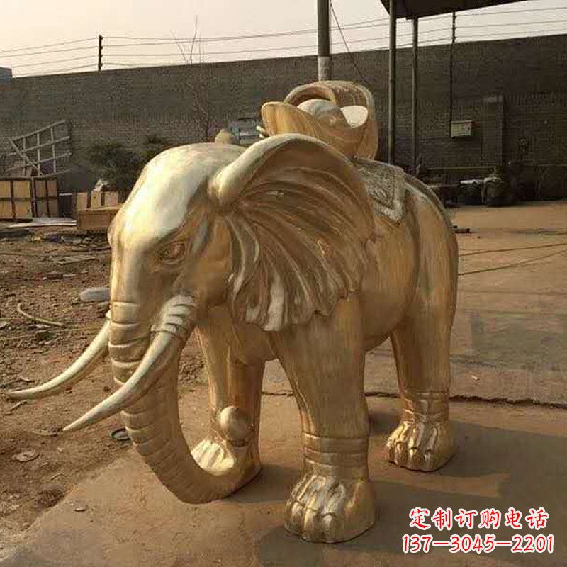 泉州为人民带来精美的黄铜大象雕塑