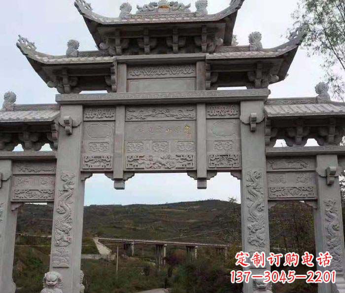 泉州地标性的三门石雕牌坊