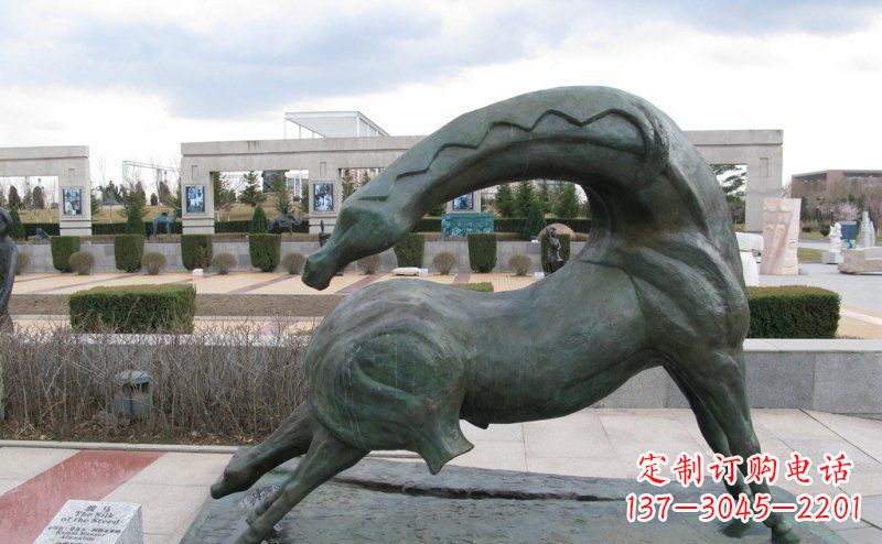泉州骏马抽象动物景观铜雕