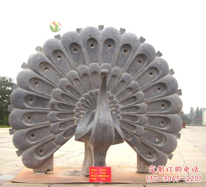 泉州精美绝伦的碧玉孔雀雕塑