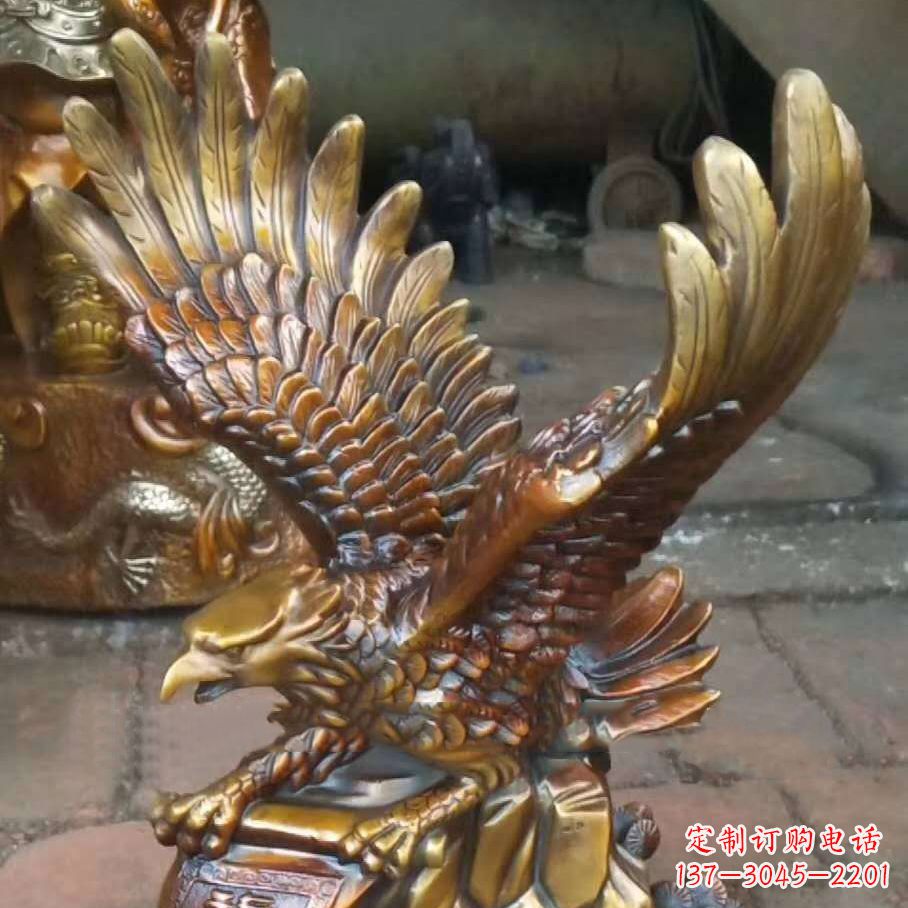 泉州雕塑精灵:翱翔于天际的老鹰雕塑