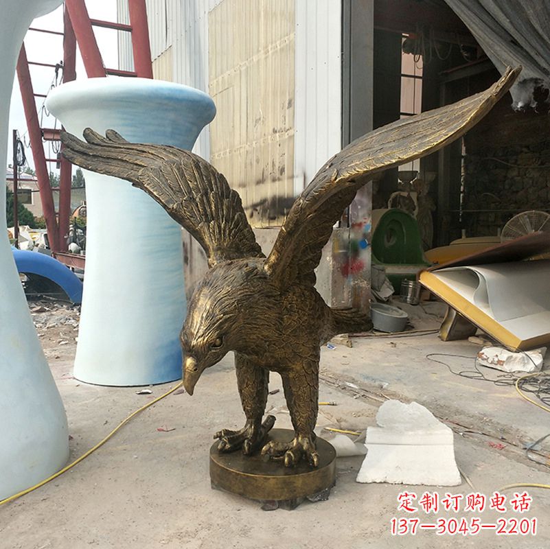 泉州老鹰铜雕