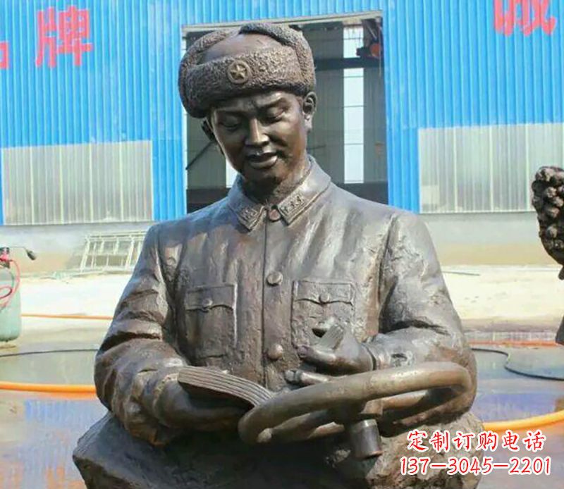 泉州向雷锋致敬!郑州中领雕塑出品:雷锋铜雕