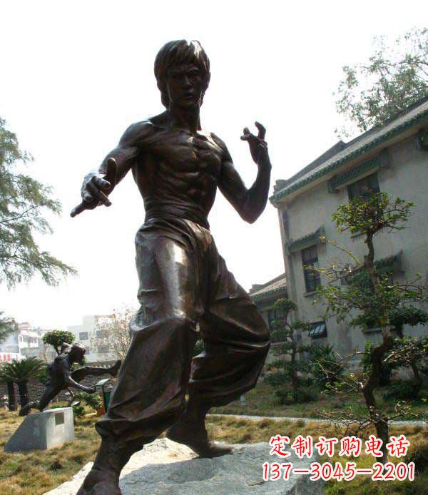 泉州忠实再现李小龙公园名人铜雕