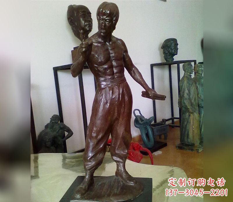 泉州经典传奇-李小龙铜雕塑