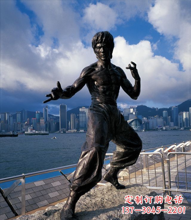 泉州标题:李小龙铜雕,让传奇永存