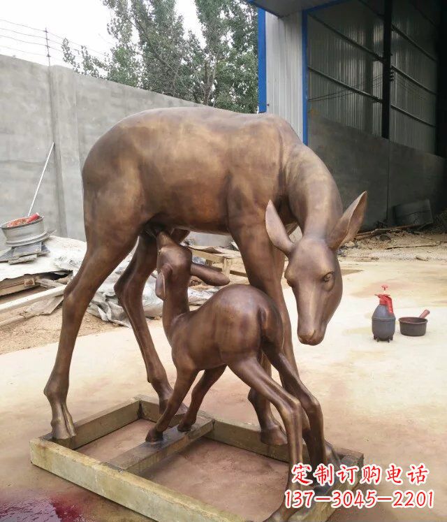 泉州母子鹿公园动物铜雕——精美绝伦
