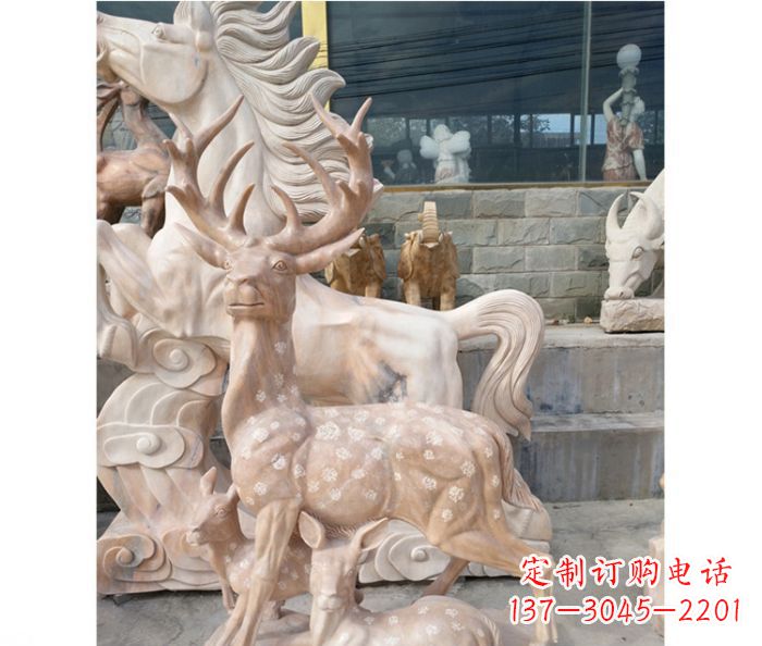 泉州展现自然风采的梅花鹿石雕