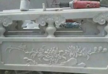 泉州汉白玉花朵浮雕栏板，精致深具视觉立体感