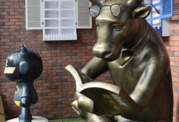 泉州看书的牛卡通动物铜雕：艺术品级的制作品质
