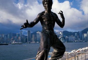 泉州标题:李小龙铜雕，让传奇永存