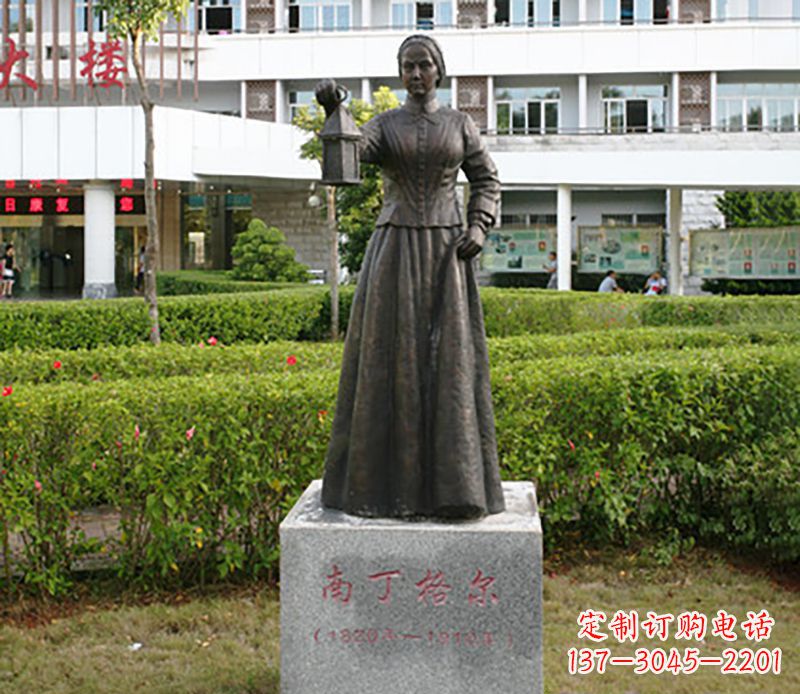 泉州静谧中的南丁格尔铜雕