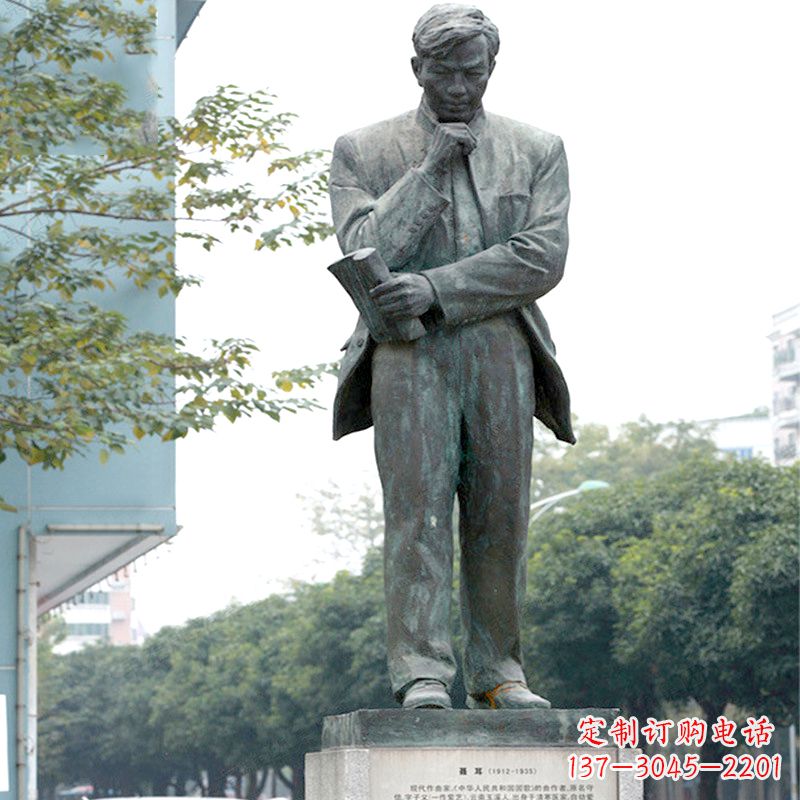 泉州很多历史上著名的人物都有精美的雕塑来表彰…