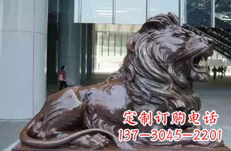 泉州趴着的狮子铜雕