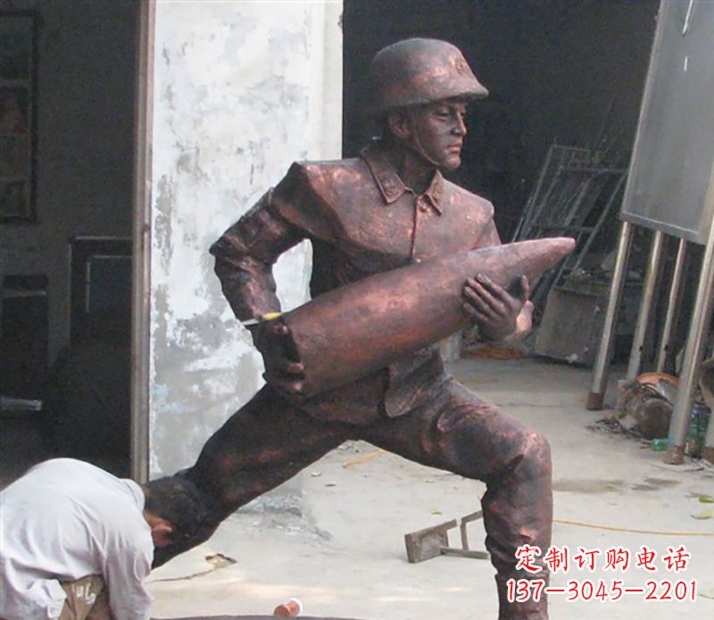 泉州铜雕炮弹战士,象征勇气和决心