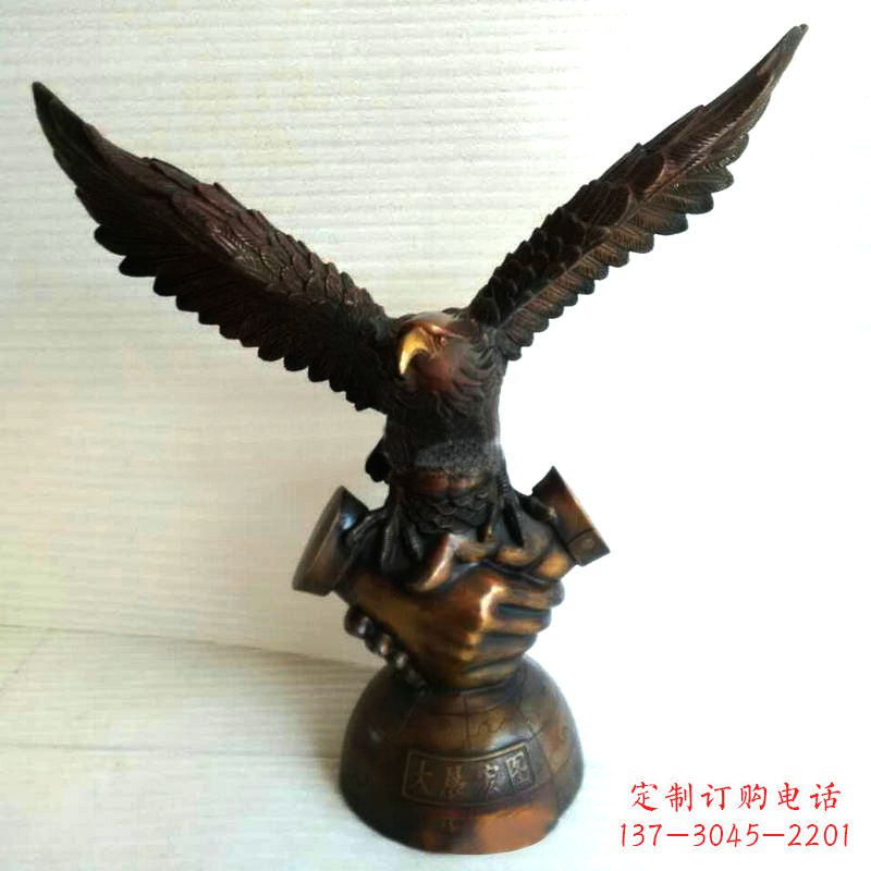 泉州以老鹰为灵感的经典铜鼎