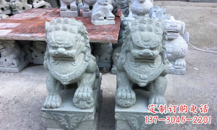 泉州青石踩球狮子看门石雕,精致雕塑令门口更加精彩