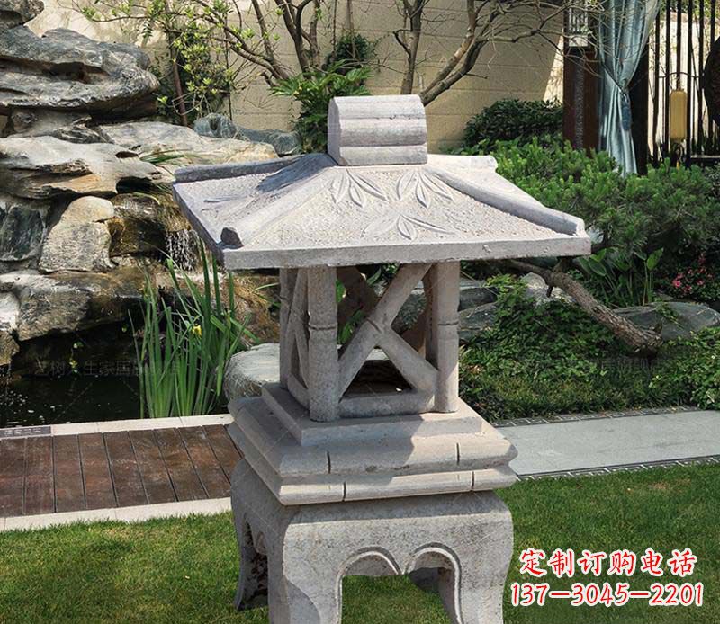泉州青石草坪照明灯——装点环境的美丽石灯雕塑