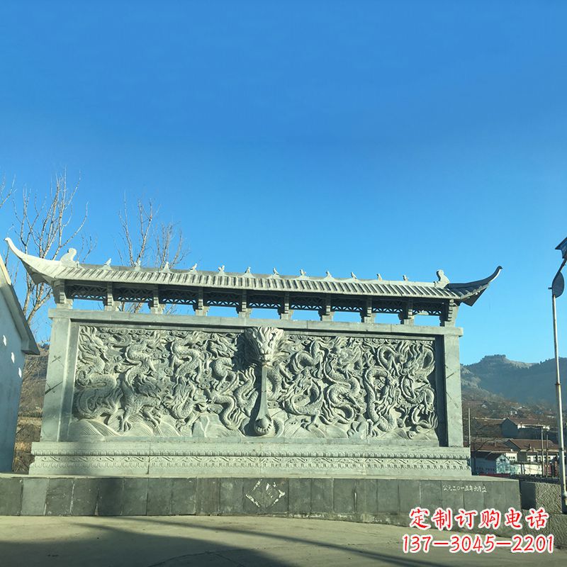 泉州青石九龙壁,精美雕塑饰衬城市广场