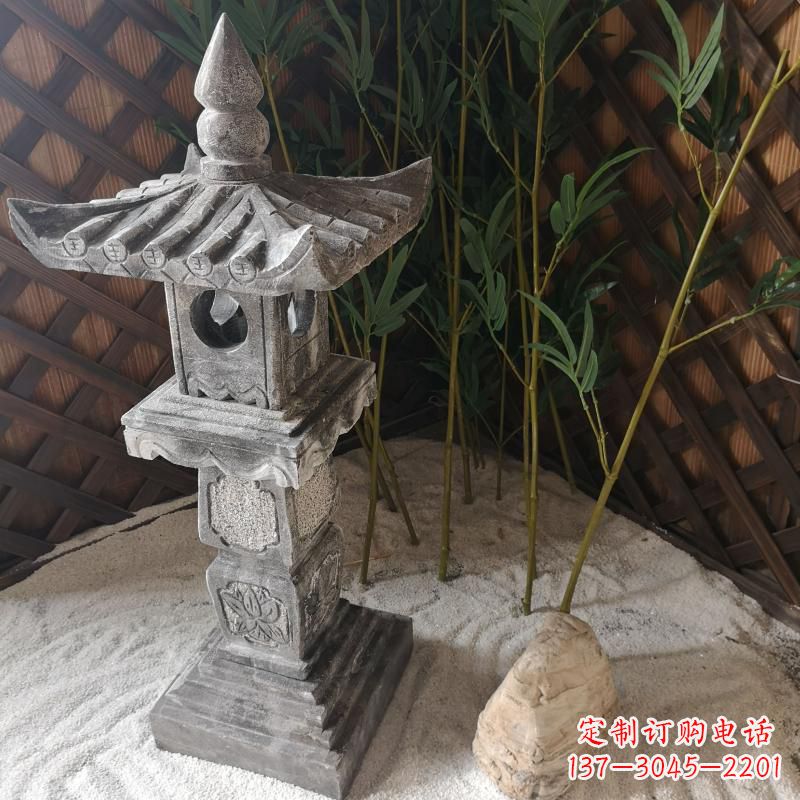 泉州青石仿古灯笼雕塑是由中领雕塑定制的经典雕…