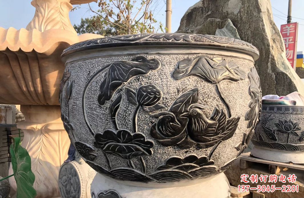 泉州荷花浮雕鱼缸雕塑,让空间更加生机勃勃