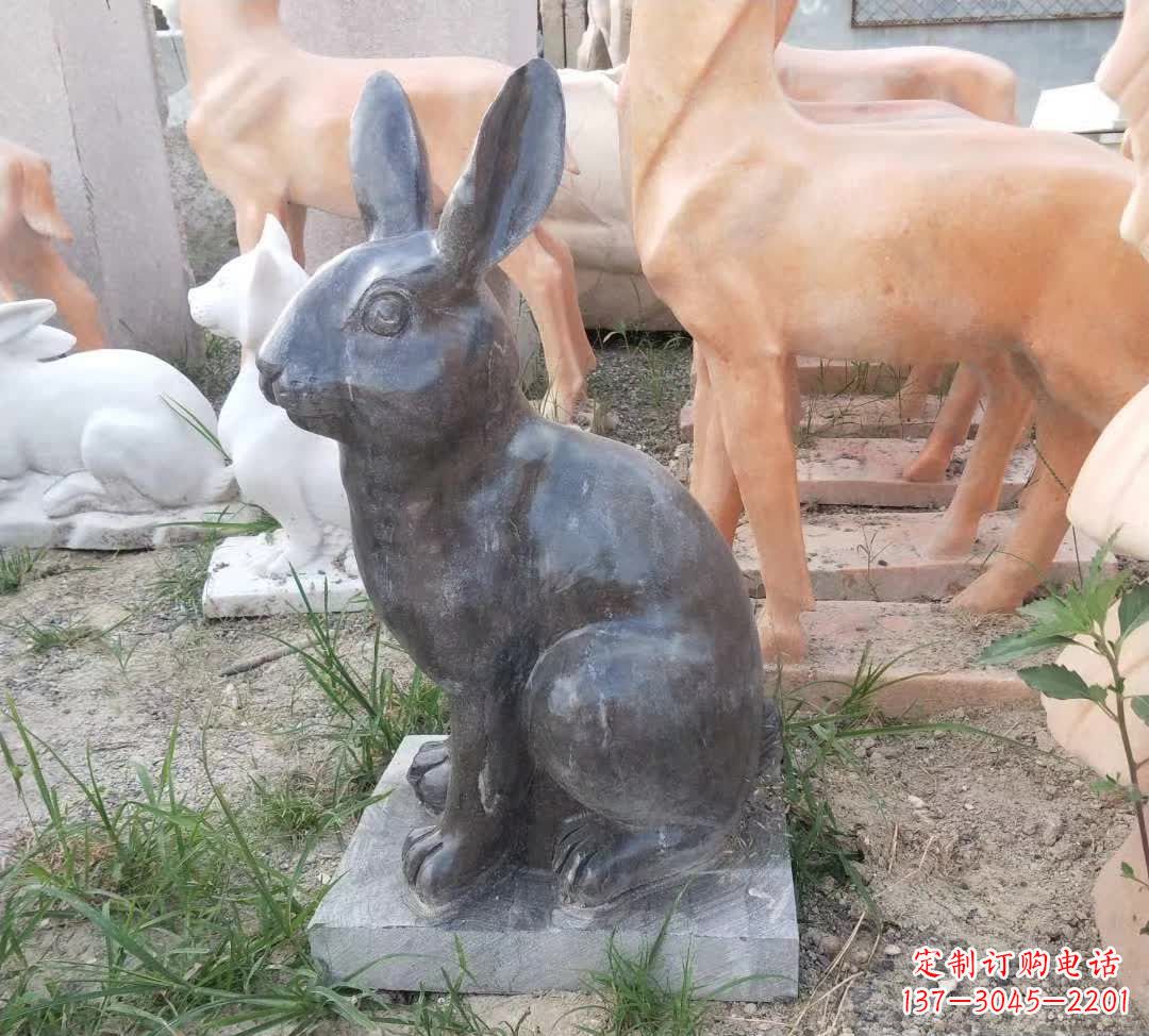 泉州青石公园兔子雕塑,实惠的艺术装点