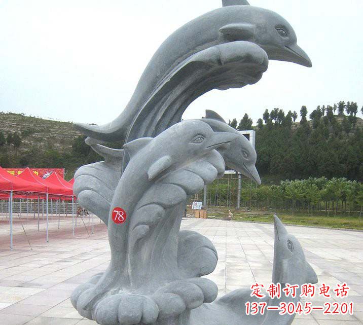 泉州青石海豚雕塑由中领雕塑制作,是一款以海豚…