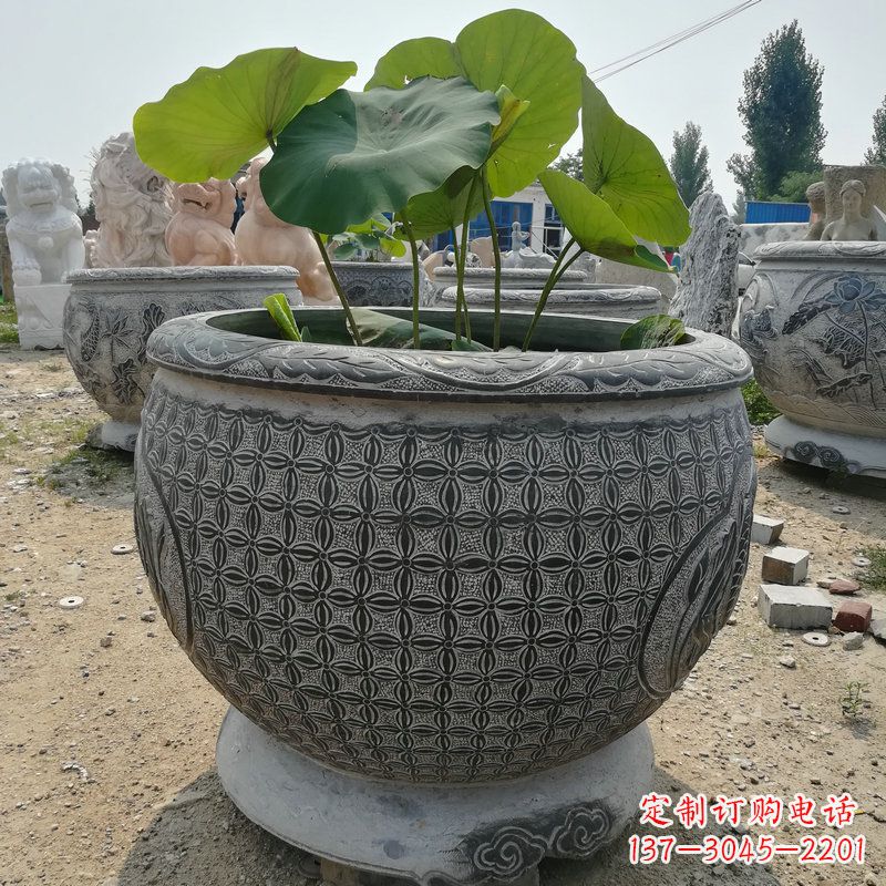 泉州荷花鱼石雕塑,精美雕塑展现浪漫情怀