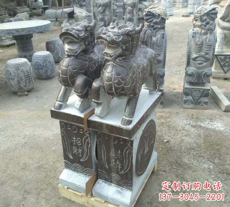 泉州精美的青石门口麒麟雕塑
