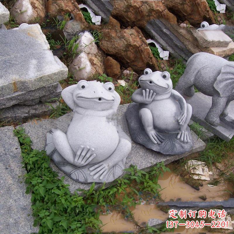 泉州别具一格的青石青蛙喷水雕塑