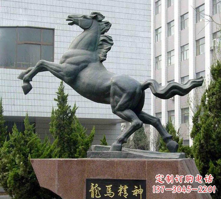泉州青铜奔马精美雕塑是钜鹰中领雕塑推出的一款…