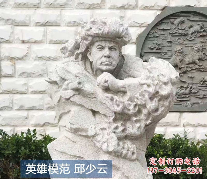 泉州纪念邱少云烈士的石雕艺术品