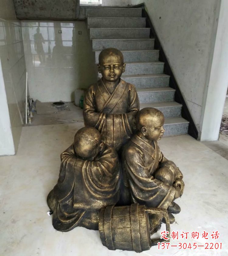 泉州中国领雕塑推出的金色佛祖三像是一件令人惊…
