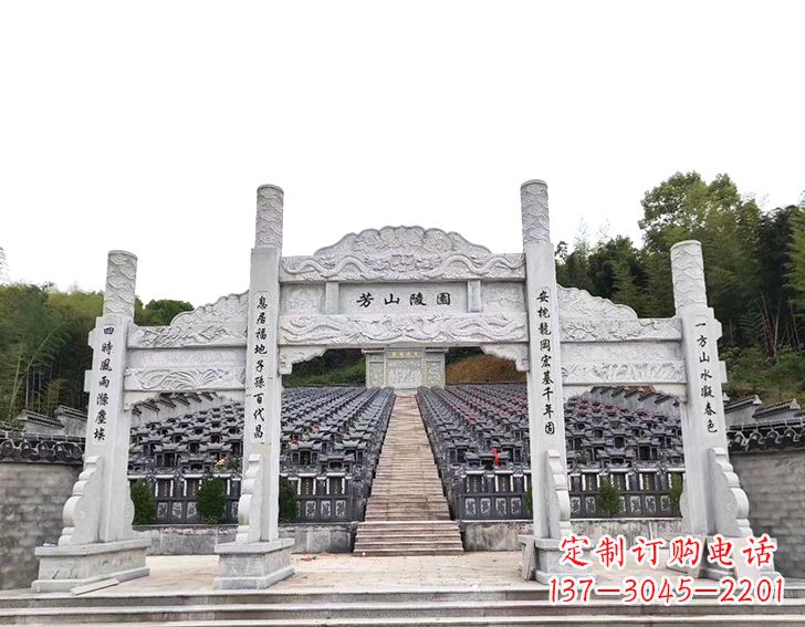 泉州精致雕刻的三门石牌坊雕塑
