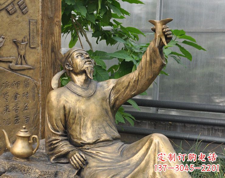 泉州象征文学大师李白的铜雕像