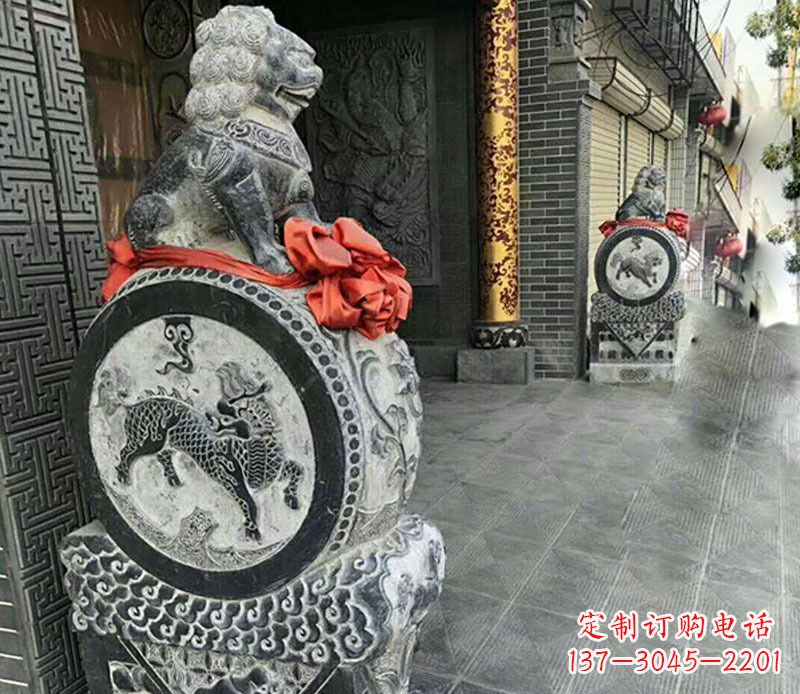 泉州狮子抱鼓石门墩雕塑,体现古典风格