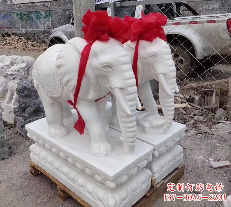 泉州石雕大象脚踩元宝