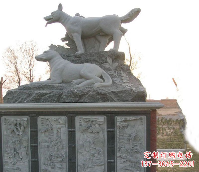 泉州体现艺术灵感的两只狗公园动物雕塑