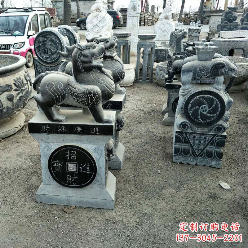 泉州中领雕塑拥有一支由经验丰富的石雕大师组成…