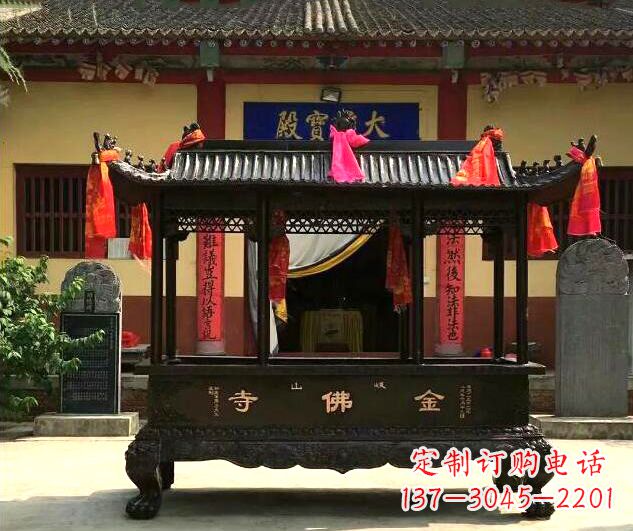 泉州双兽头三足雕花铜香炉