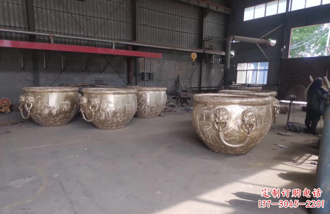 泉州寺庙水缸铜雕塑