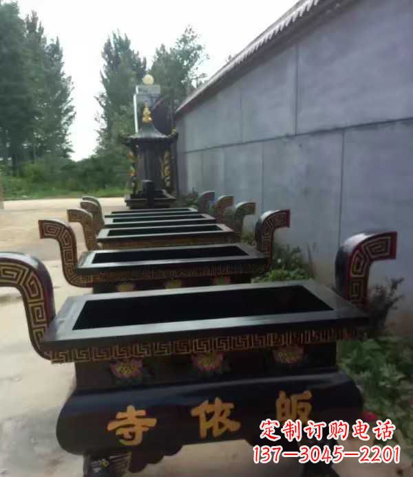 泉州寺庙四足方形香炉铜雕
