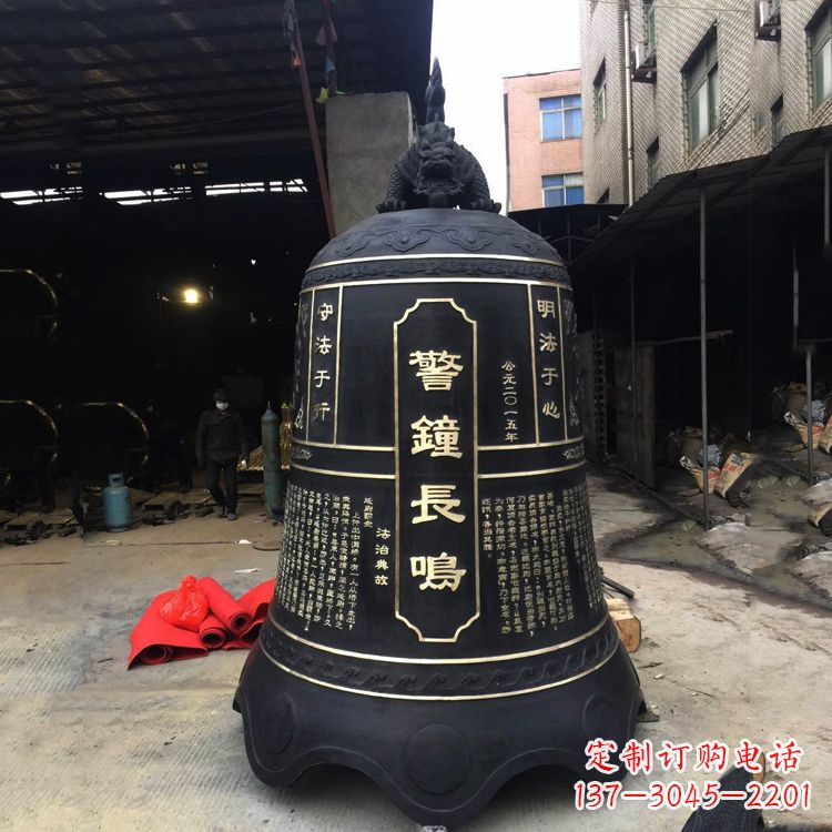 泉州寺庙铜钟雕塑