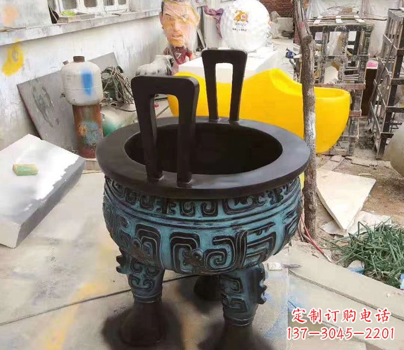泉州寺庙圆型铜雕香炉