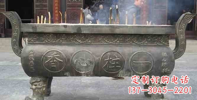 泉州寺庙铸铜四足香炉