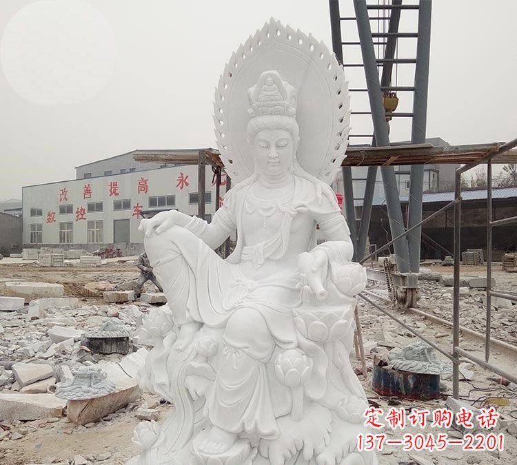 泉州寺庙自在观音雕像