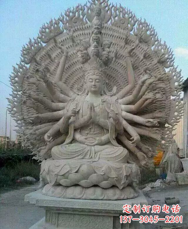 泉州寺庙坐式千手观音石雕