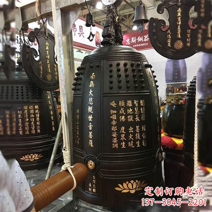 泉州寺院挂钟铜雕塑