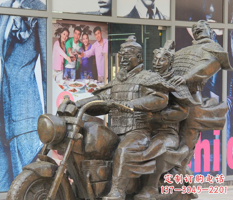 泉州铜雕步行街骑摩托人物雕塑